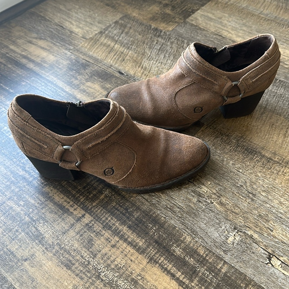 BORN Woman's Harness Ankle Bootie Size  8.5